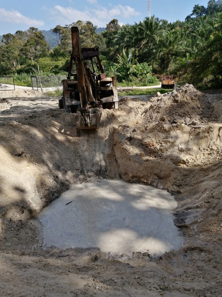 The slopes of the pond have to be gradual. However, we can't help it that the rising water is slowly eroding some sections. These slope walls have to be stabilised with some vegetation and left to set firm for a period of time.